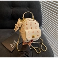Mini sac à dos en cuir crème avec motif d'ours et fermoir rotatif doré élégant - Blanc Cassé (Avec Charme)