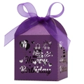 Détail de la boîte Happy Birthday découpée au laser avec ruban violet et motif ajouré - 5*5*8CM / Violet foncé