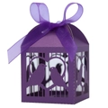 Détail de la boîte à bonbons violette découpée au laser avec ruban pour cadeaux de mariage - 5x5x8CM / Violet foncé