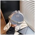 Borsa rotonda in pelle argento con motivo intrecciato blu e dettagli in perle - Argento & Blu