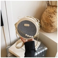 Borsa a tracolla rotonda bianco sporco con trama blu, perla e catena dorata - Bianco con Blu