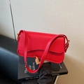 Chic red flap shoulder bag in pebbled faux leather with gold-tone hardware and strap - Burgundy