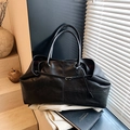 Bolso tote negro vintage de cuero sintético texturizado con hebilla metálica elegante - L Negro