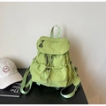 Zaino in nylon verde chiaro con chiusura a coulisse, patta e spallacci regolabili - Verde