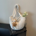 Handgewebte cremefarbene Tote Bag mit süßem Bären-Anhänger und weicher Struktur - Cremeweiß Mit Anhänger