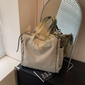 Khaki grüne Damen-Tragetasche aus Nylon mit verstellbaren Kordelzügen und viel Stauraum - Grün