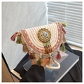 Sac seau tissé beige avec franges à pompons colorés et détails brodés - Coloré