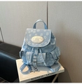 Sac à dos bleu clair à motifs floraux avec boucles argentées et poches à rabat en similicuir - Bleu