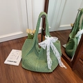 Sac cabas en maille crochetée verte orné d'un nœud en dentelle blanche élégant - Vert