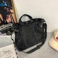 Grand sac fourre-tout en denim noir délavé avec bandoulière réglable au style rétro décontracté - Noir