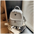 Sac à dos beige en cuir avec motif monogramme et bandoulière tissée sur trench - Gris