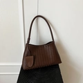 Dunkelbraune geflochtene Schultertasche aus Leder im Intrecciato-Stil mit Schulterriemen - Braun