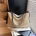 Sac fourre-tout tressé rétro beige avec lanières en cuir noir et style vacances - Noir