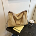 Sac fourre-tout beige tissé à la main avec bandoulière en cuir brun pour plage et été - Marron