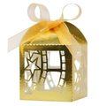 Goldene lasergeschnittene Geschenkschachtel mit Sternenmuster und Organzaband - Reflektierendes Gold