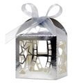 Elegante silberne lasergeschnittene Geschenkbox mit Sternmuster und grauem Seidenband - Reflektierendes Silber