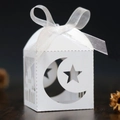 Weiße Geschenkschachtel mit Laser-Mond-Stern-Muster und eleganter weißer Schleife - 5*5cm / Weiß