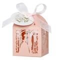 Detaillierte lasergemusterte rosa Hochzeits-Geschenkbox mit Brautpaar-Silhouette - 5*5cm / Rosa