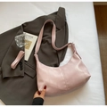 Minimalist pink leather underarm bag with a crescent shape and versatile shoulder straps - No Pendant / Pink