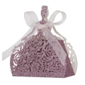 Detail der lasergeschnittenen lila Glitzer-Süßigkeitenbox mit weißer Schleife - Glitzer Lavendel
