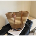 Grand sac cabas en paille avec poignées en cuir et design rayé bohème - Khaki