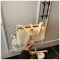 Sac bandoulière chic crème en similicuir grainé avec élégant pendentif en perle et dentelle - Beige Avec Charme / Blanc Cassé