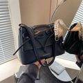 Sac fourre-tout noir style ballet avec nœuds et accessoire foulard en soie à cœurs - Noir