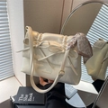Sac à bandoulière blanc crème avec nœuds, foulard en soie et sangle réglable - Blanc Cassé