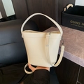 Borsa a secchiello in pelle martellata bianco crema con manico e dettagli argento - Bianco Senza Pendente