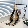 Sac fourre-tout bohème à rayures tricolores avec franges et détails en perles de bois - Noir