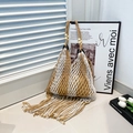 Sac fourre-tout bohème fait main avec franges et perles en bois beige et blanc - Kaki