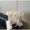 Sac à bandoulière floral avec bordure en dentelle blanche et sangle réglable douce - Fleur Rouge