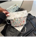 Sac bandoulière à fleurs avec volants en dentelle blanche et motif vintage doux - Fleur Rose