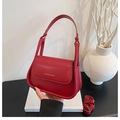 Borsa a tracolla rossa in pelle con scritte dorate su un libro bianco e decorazioni - Rosso