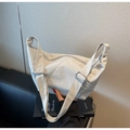 Bolso bandolera blanco minimalista estilo dumpling con correa ancha ajustable - Gris