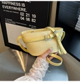 Piccola borsa a tracolla intrecciata giallo chiaro con fibbie argentate e zip - Giallo