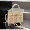 Sac à main beige brodé d'or avec fermoir rotatif en métal pour femmes élégantes - Blanc Cassé