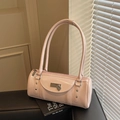 Bolso estilo bowling rosa claro en cuero sintético brillante con colgante de corazón - Rosa