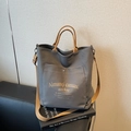 Dunkelgraue Canvas-Einkaufstasche mit hellbraunen Riemen und praktischer Vordertasche - Dunkelbraun