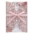 Faire-part de mariage découpé au laser rose pailleté avec ruban et intérieur floral - Rose
