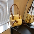 Borsa a tracolla vintage giallo chiaro con finiture marroni e grande fiocco decorativo - Giallo