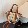 Sac seau tissé à rayures colorées avec anses en cuir marron et bandoulière réglable - Marron