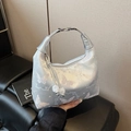 Sac à main argenté en toile brodée avec motifs papillons et poignée métallique - Argenté