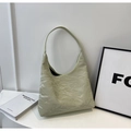 Sac hobo vert pistache à texture froissée et finition brillante pour un style d'été moderne - Vert