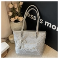 Sac fourre-tout argenté à texture serpent avec charmant nœud en dentelle et perles - Argenté