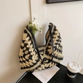 Sac fourre-tout au crochet fait main avec motif damier noir et blanc et lanières cuir - Beige & Noir