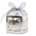 Caja de regalo plateada cortada con láser con ovejas y cinta de organza púrpura - Plata Reflectante