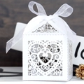 Scatola di caramelle bianca a cuore tagliata al laser con nastro per matrimoni e feste - Bianco