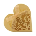 Detalle de caja de regalo corazón dorado con corte láser Love y lazo de cinta de organza - Dorado
