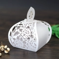 Nahaufnahme des weißen lasergeschnittenen Blumenmusters auf der Hochzeits-Geschenkbox - Laser-Hohl (XTH-433) / Weiß